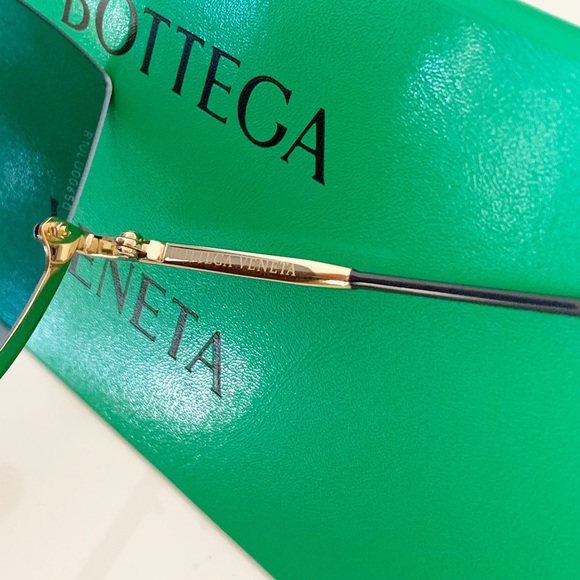 BOTTEGA VENETA Blue Sunglasses - Picture 10 of 12